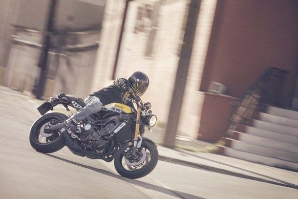 2016-Yamaha-XSR900-action-03
