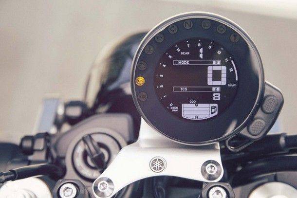 2016-Yamaha-XSR900-details-06
