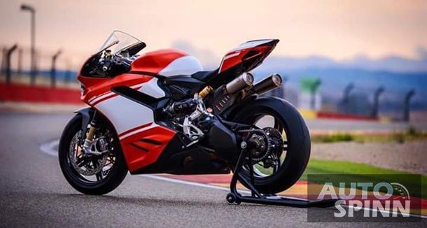 2017-Ducati-1299-Superleggera-2