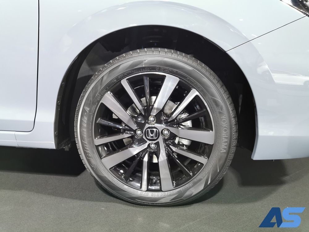 16-inch sporty design alloy wheels