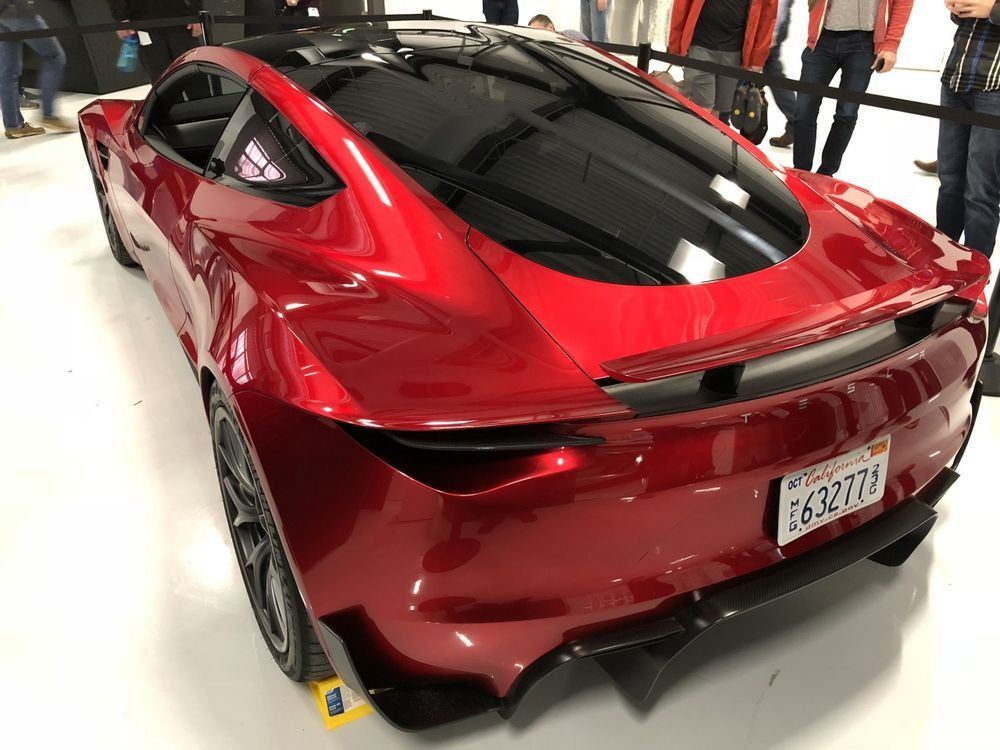ด้านข้าง New Tesla Roadster