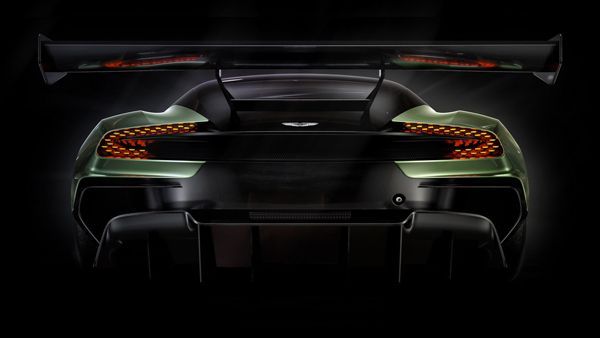 https://img.icarcdn.com/autospinn/body/Aston-Martin-Vulcan_04-r.jpg