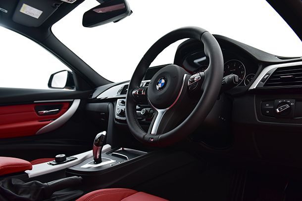 https://img.icarcdn.com/autospinn/body/BMW-320d-M-Performance-14.jpg