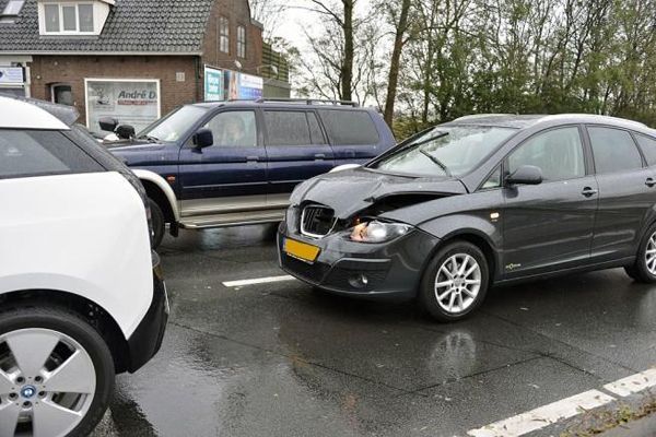 https://img.icarcdn.com/autospinn/body/BMW-i8-crashes-3.jpg