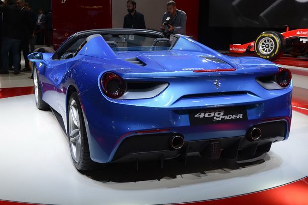 https://img.icarcdn.com/autospinn/body/Ferrari-488-Spider-9-r.jpg