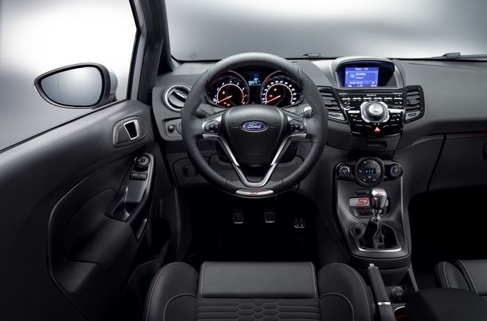 https://img.icarcdn.com/autospinn/body/Ford-Fiesta-ST200-6-r.jpg
