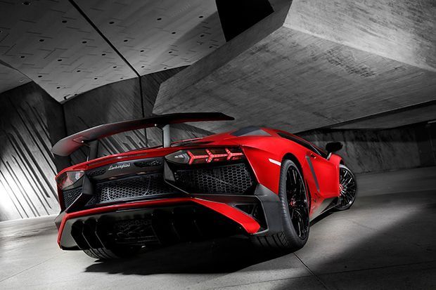 https://img.icarcdn.com/autospinn/body/Lamborghini-Aventador-SV-Carscoops10.jpg