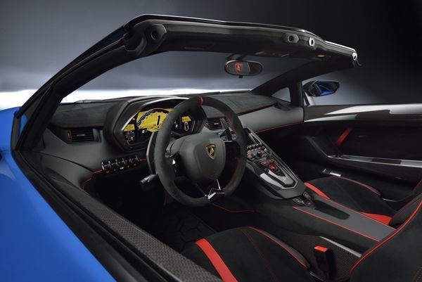 https://img.icarcdn.com/autospinn/body/Lamborghini-Aventador-SV-Roadster-13.jpg