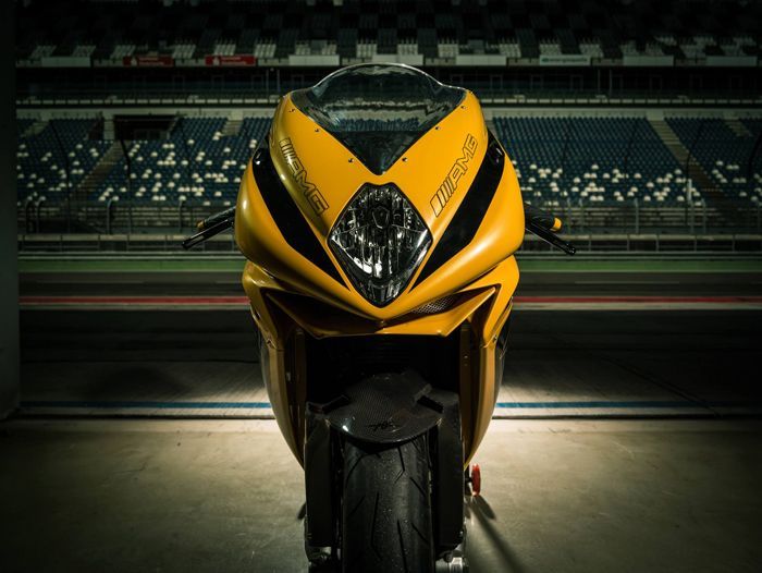 https://img.icarcdn.com/autospinn/body/MV-Agusta-F3-800-show-bike-10.jpg