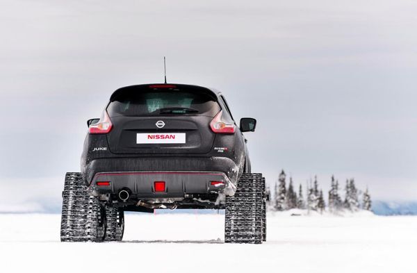 https://img.icarcdn.com/autospinn/body/Nissan-Juke-RS-Snow_3-r.jpg
