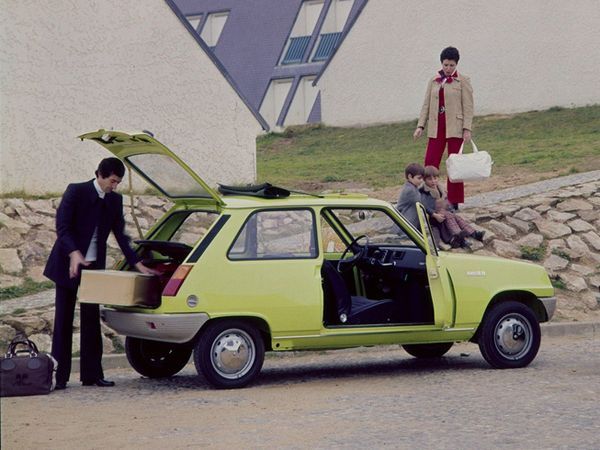 https://img.icarcdn.com/autospinn/body/Renault-2.jpg