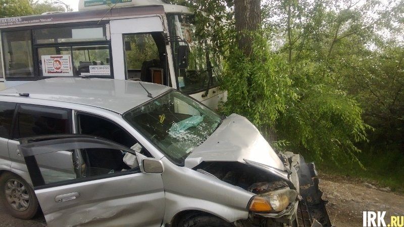 https://img.icarcdn.com/autospinn/body/Russia-Accident_23.jpg