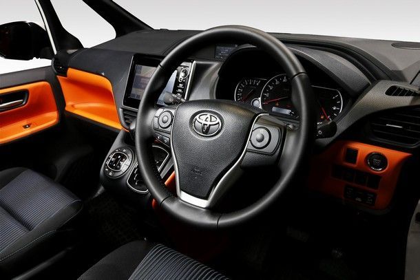 TSL_Toyota Voxy_interior_003