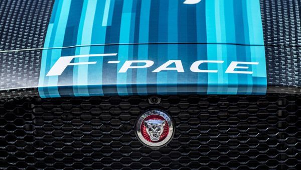 https://img.icarcdn.com/autospinn/body/jaguar-f-pace-prototype-04-1.jpg