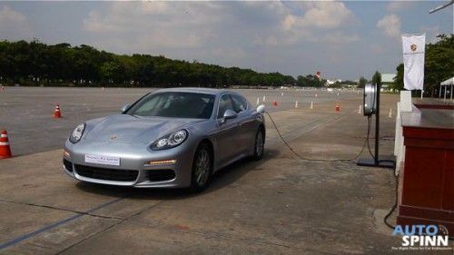 [VDO] รีวิว Porsche Panamera S E-Hybrid “ไม่ใช่แค่หรู แต่มันวิ่งได้ถึง 135 กม./ชม.ด้วยไฟฟ้าเพียวๆ”