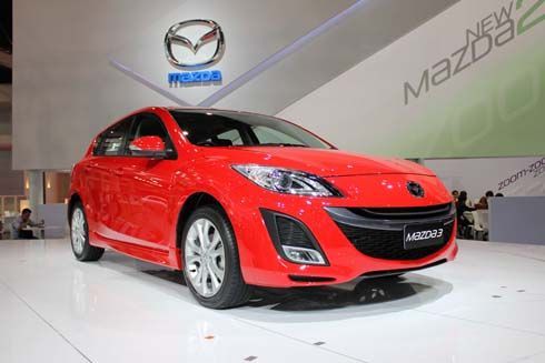 ชวนชม Mazda3 Hatchback รุ่นใหม่ล่าสุด สีแดงสดกลางบูธ Mazda ที่มอเตอร์โชว์