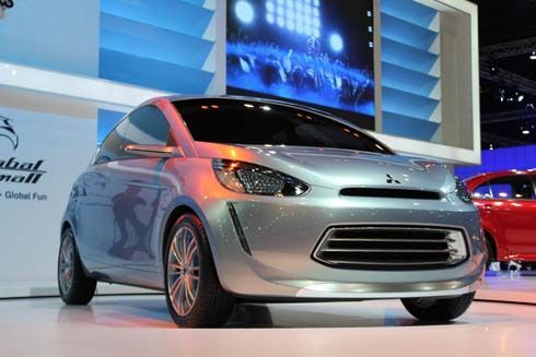 Mitsubishi EcoCar พารถไฟฟ้า iMiEV ไร้มลพิษ ร่วมกันอวดโฉมที่งานมอเตอร์โชว์ 2011