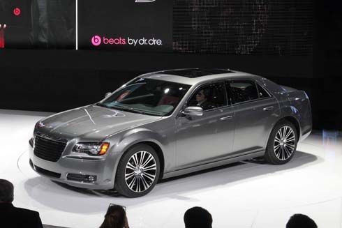Chrysler เปิดตัวซีดานหรู 300S และ 300C Executive Series รุ่นปี 2012 ที่นิวยอร์ค