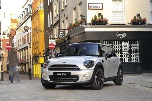 MINI Cooper SOHO Edition สีเงินขาว White Silver เริ่มต้นที่ 16,765 ปอนด์