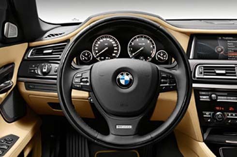 2013 BMW 760Li รุ่นฉลอง 25 ปี ขุมพลัง V12 ค่าตัว 159,695 เหรียญฯ