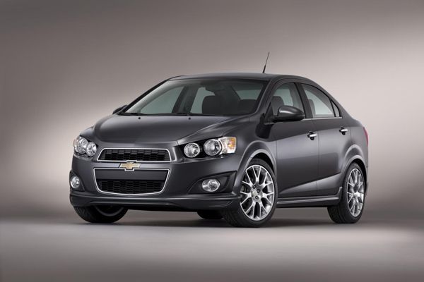 2013 Chevrolet Sonic Hatchback คันแรกของไทย ออกจากสายการผลิตแล้ว