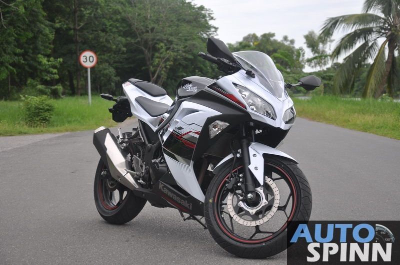 อ่านก่อนใครรีวิว 2013 Kawasaki Ninja300 ABS VDO Review เดี๋ยวตามมาครับ