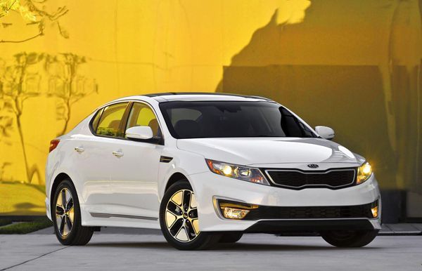 2013 Kia Optima Hybrid เปิดตัวพร้อมการอัพเกรดขุมพลังขับเคลื่อน