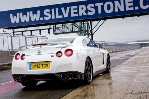 Nissan GT-R Track Pack Edition รุ่นปี 2013 พวงมาลัยขวา เริ่มขายแล้วที่อังกฤษ