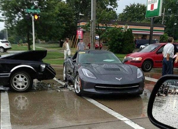 2014 Chevrolet Corvette Stingray ถูกทดสอบความแกร่งกลางลำโดย Lincoln