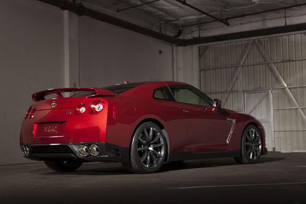 2014 Nissan GT-R ปรับโฉมเล็ก แต่ยกระดับสมรรถนะครั้งใหญ่