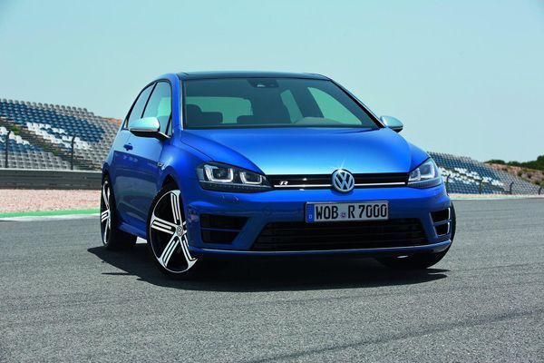 2014 Volkswagen Golf R รถคอมแพกต์รุ่นท็อปไลน์ แรงระดับ 300 แรงม้า