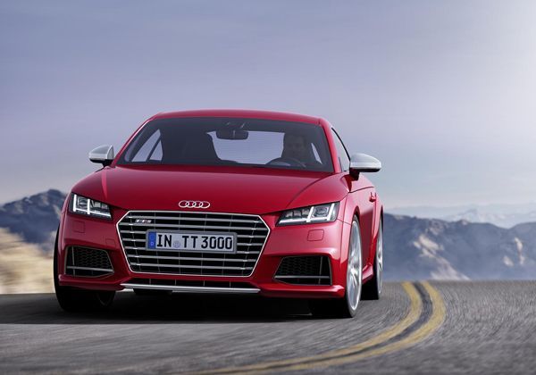 2015 Audi TT เผยโฉมแล้ว มาพร้อมเวอร์ชั่นร้อนแรง TTS ระดับ 310 แรงม้า