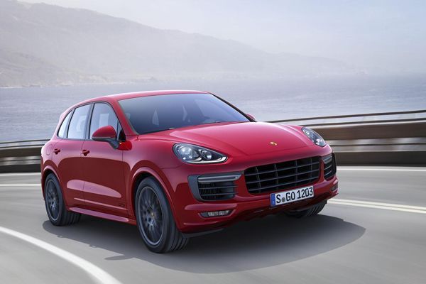 เผยโฉม 2015 Porsche Cayenne GTS อัพความสปอร์ต