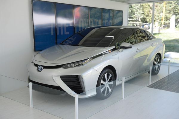 เผยรถไฮโดรเจน Toyota FCV จะใช้ชื่อ “Mirai” ออกทำตลาดจริง