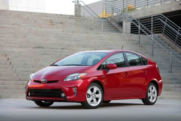 Toyota เผย 2015 Prius เจนเนอเรชั่นใหม่ชาร์จไฟแบบไร้สายและมีนวัตกรรมใหม่เพียบ