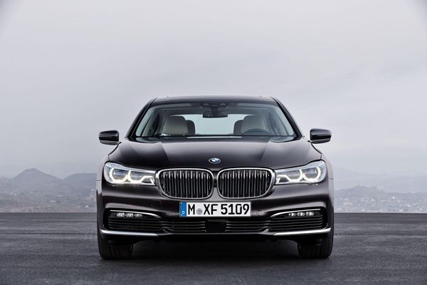 เผยโฉมแล้ว 2016 BMW 7-Series อัพเกรดเทคโนโลยีล้ำสมัยเพียบ