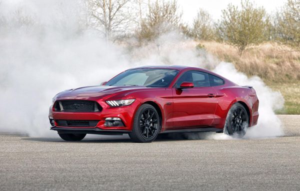 2016 Ford Mustang เผยโฉมพร้อมอัพเกรดอุปกรณ์เพียบ