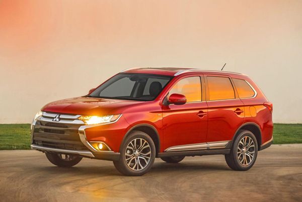 ปรับโฉมแล้ว 2016 Mitsubishi Outlander เพิ่มความสดใหม่ขึ้นชัดเจน