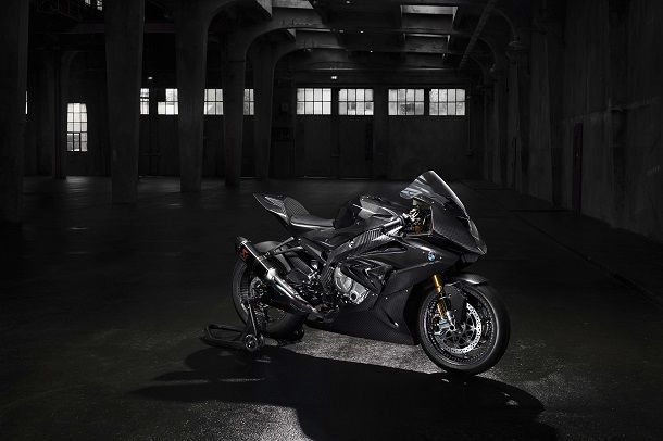 2018 BMW HP4 ตัวแข่งเฟรมคาร์บอนมีลุ้นเผยโฉมในจีน