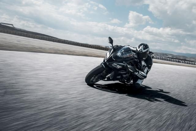 เผยโฉม 2018 Kawasaki ZX-10RR เปลี่ยนสีและปรับปรุงใหม่เล็กน้อย