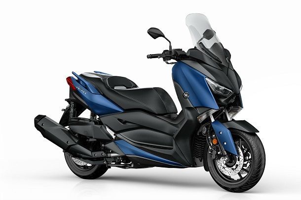 เปิดตัว 2018 Yamaha X-Max400 เสริมซีซี มีแทร็คชั่นคอนโทรล ปรับดีไซน์ เก็บหมวกได้สองใบเต็มๆ