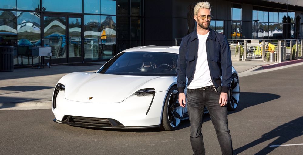 เมื่อ Adam Levine นักร้องนำวง Maroon 5 ได้ลองขับ Porche Mission E Concept