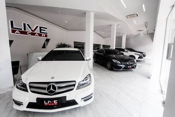 Video Advertorial : เยี่ยมชมโชว์รูม Live A Car ศูนย์บริการรถยนต์แบบครบวงจร สวรรค์ของคนรักรถ ดูแลระดับพรีเมี่ยม