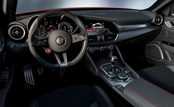 สวยพอตัว ชมภาพห้องโดยสาร Alfa Romeo Giulia ชัดเจนเต็มตา