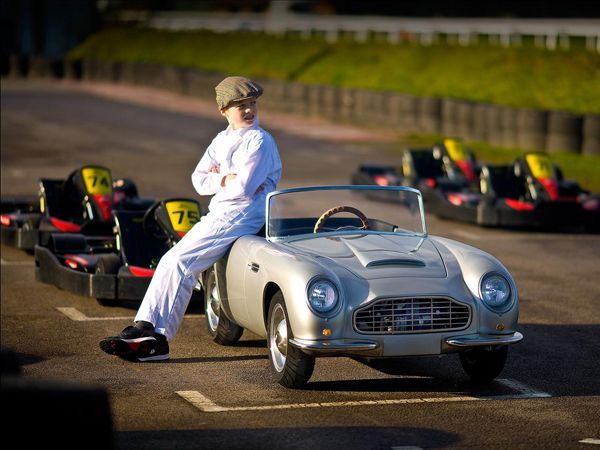 ใครมีลูกซื้อเลย Aston Martin DB Convertible Junior ทำท็อปสปีด 74 กม./ชม.