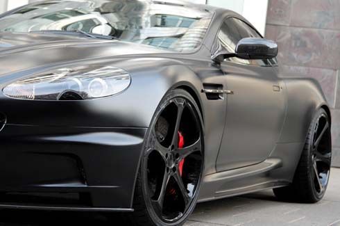 Aston Martin DBS แต่งโฉมทูโทน "ดำด้าน-แดง" บริการโดย Anderson Germany