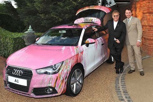 Audi A1 Hatchback 3 ประตู สีชมพูออกแบบพิเศษ ขายได้ที่ 3.5 แสนปอนด์ ช่วยมูลนิธิ Elton John