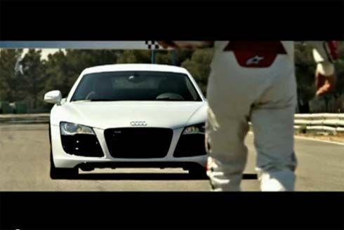 Audi จับ R8 กระหน่ำดริฟท์ตอบแทนแฟนออนไลน์ โดนัทตัวเลข “500,000”