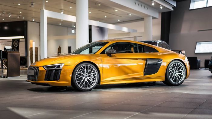 พาชม Audi R8 V10 Plus สีส้มทอง งามอร่ามหรูหัวจรดท้าย