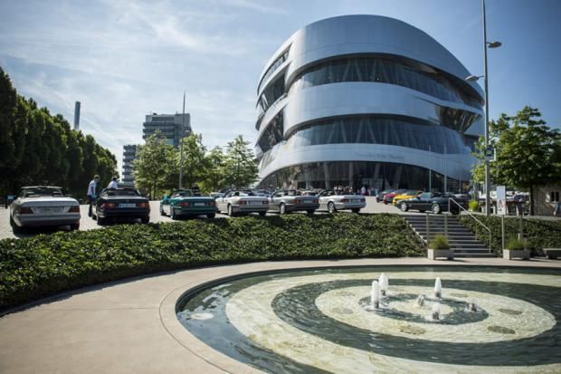 Mercedes-Benz เปิดพิพิธภัณฑ์ให้พนักงาน BMW เข้าชมฟรีในโอกาสฝ่ายหลังฉลอง 100 ปี
